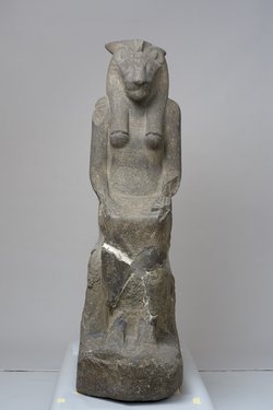 Sitzstatue der Göttin Sachmet
