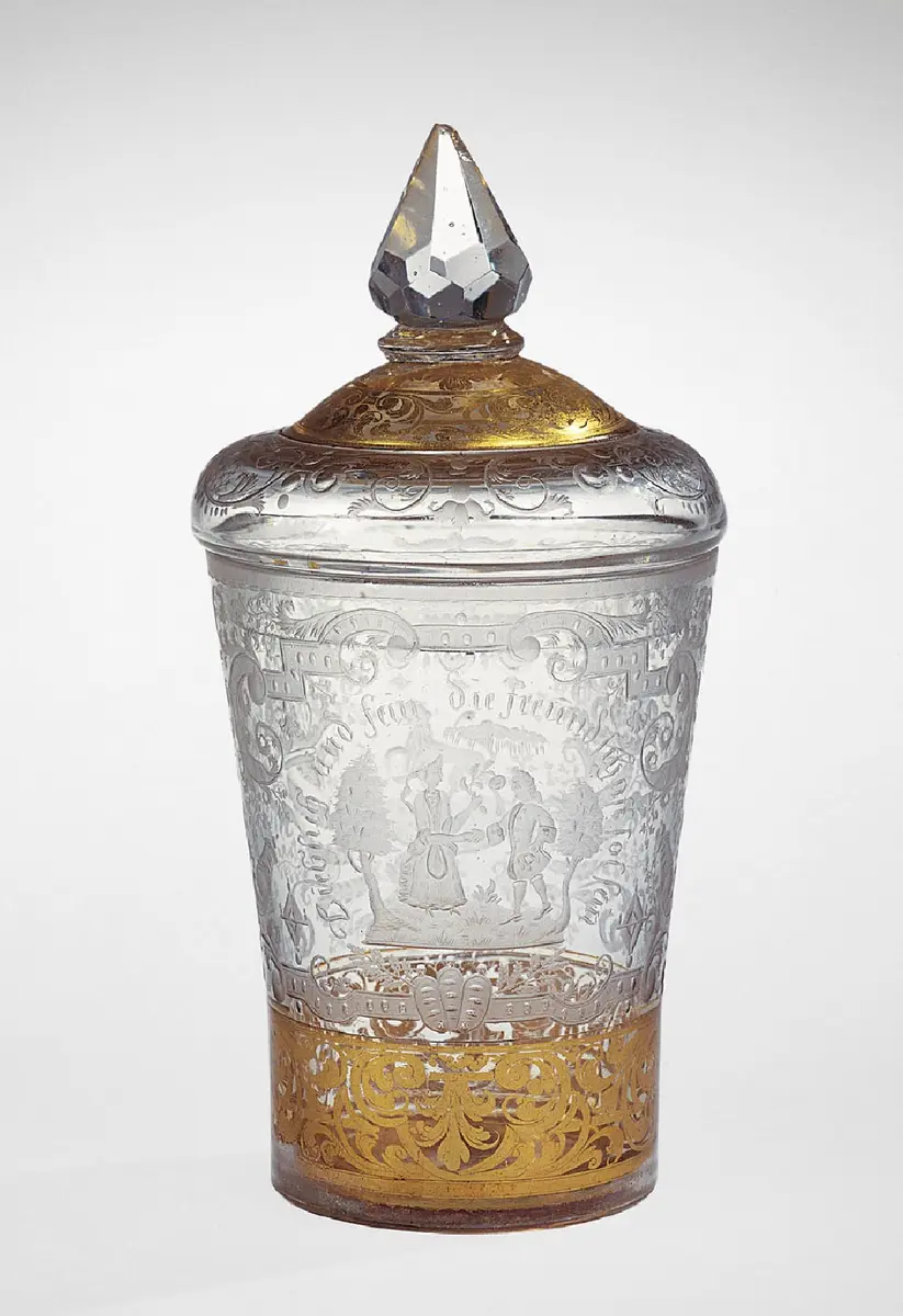 Zwischengold-Deckelbecher mit Schnittdekor
