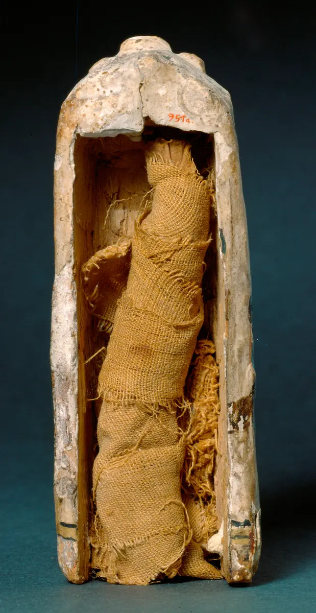 Obeliskenförmiger Behälter mit Osirisfigur