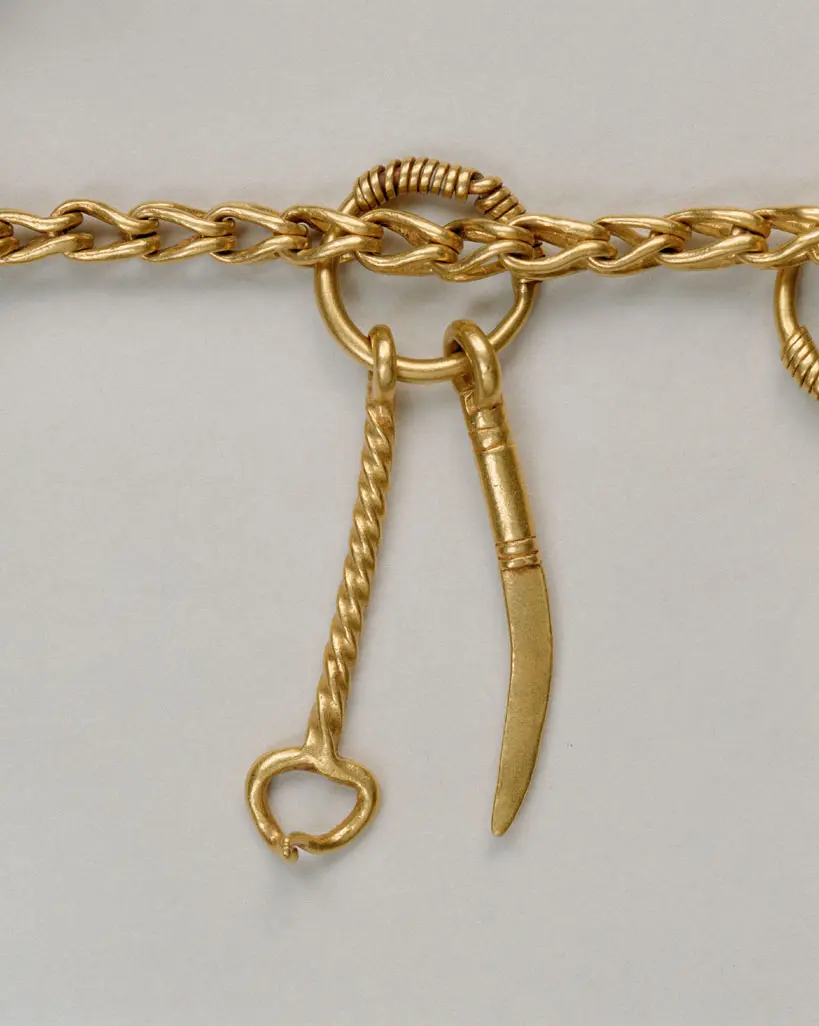 Goldkette mit 52 Anhängern