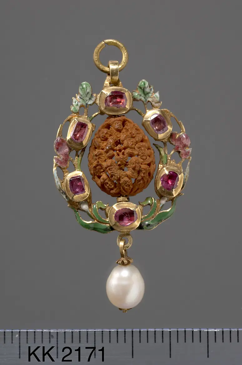Cherry Stone Pendant with Double-headed Eagle and 12 Sovereign Portraits