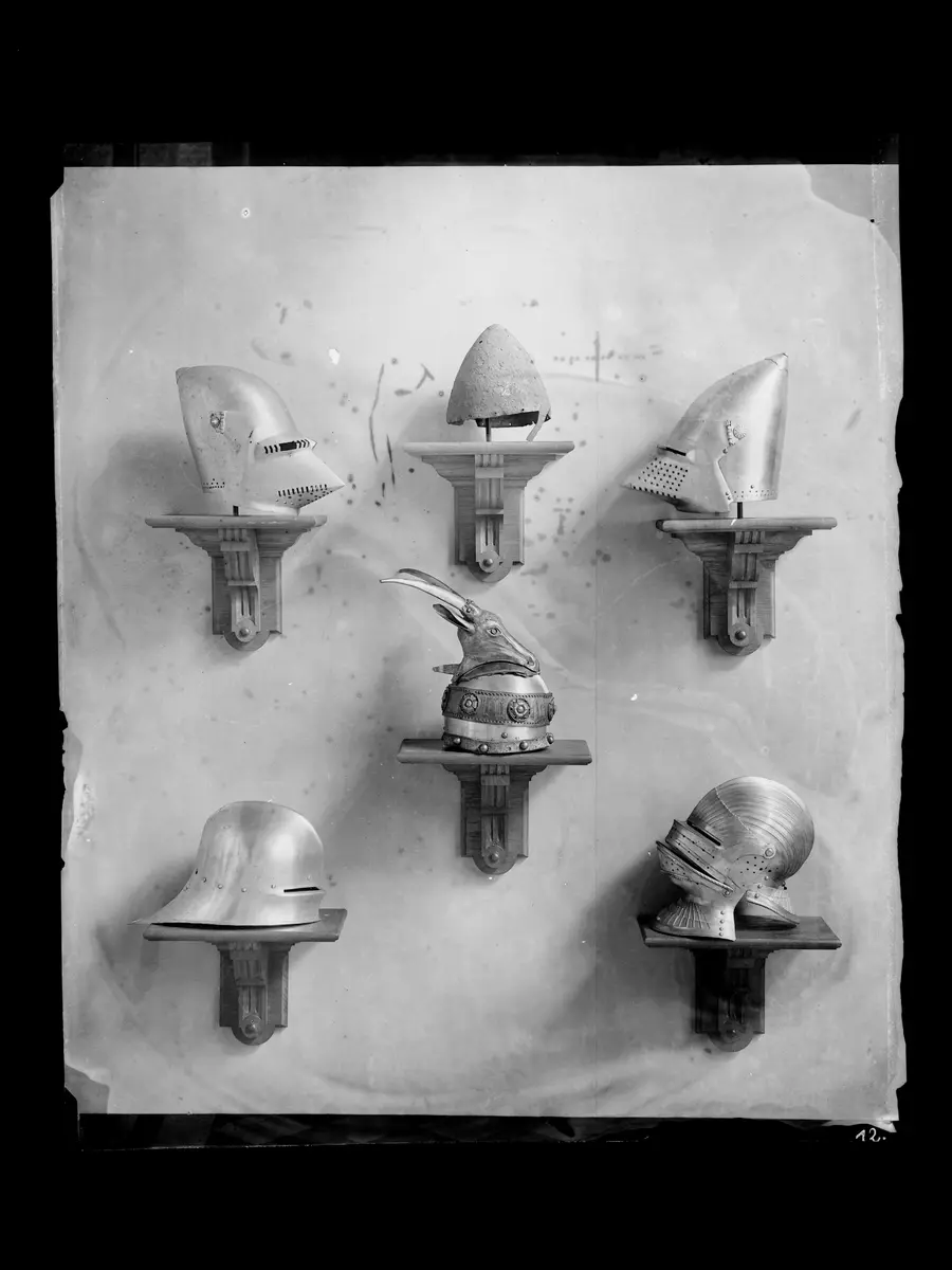 Nasalhelm; Beckenhaube mit spitzem Visier; Skanderbeg-Helm; Schallerkombination; Schaller; Beckenhaube mit spitzem Visier