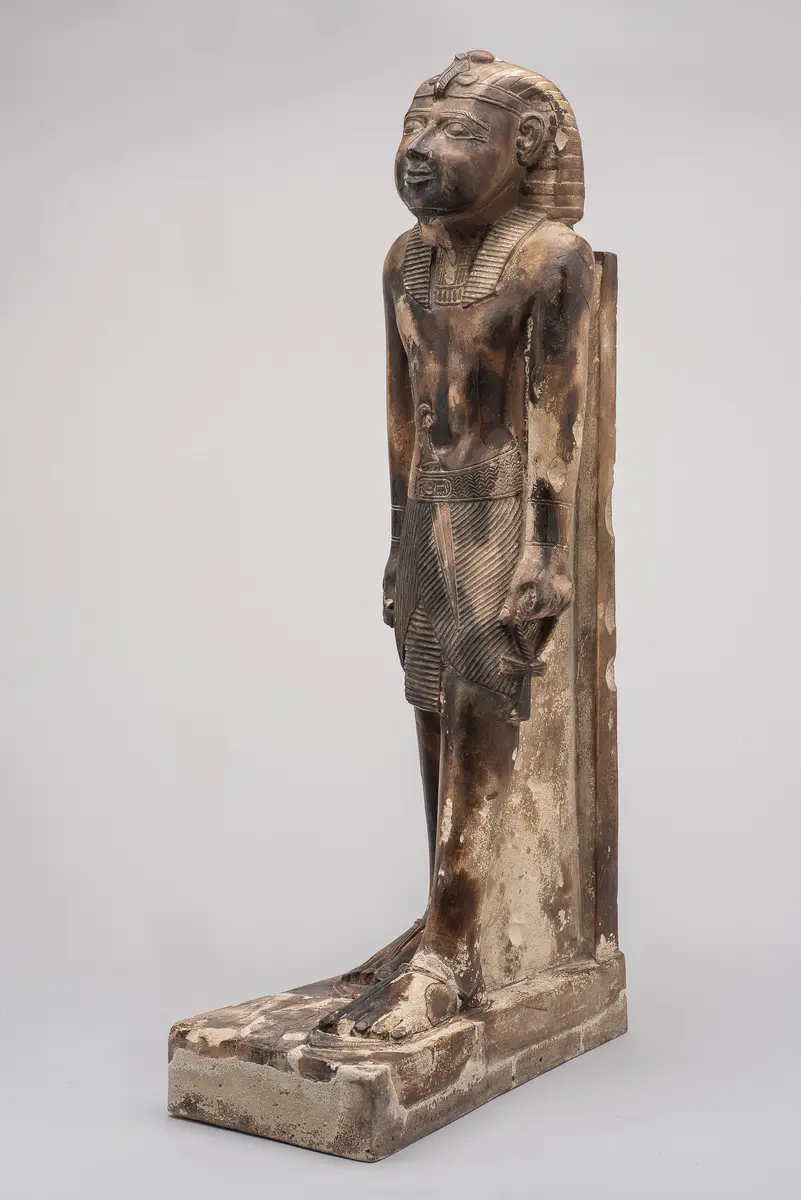 Statue eines schreitenden Königs