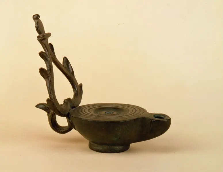 Lampe mit blattförmigem Griff