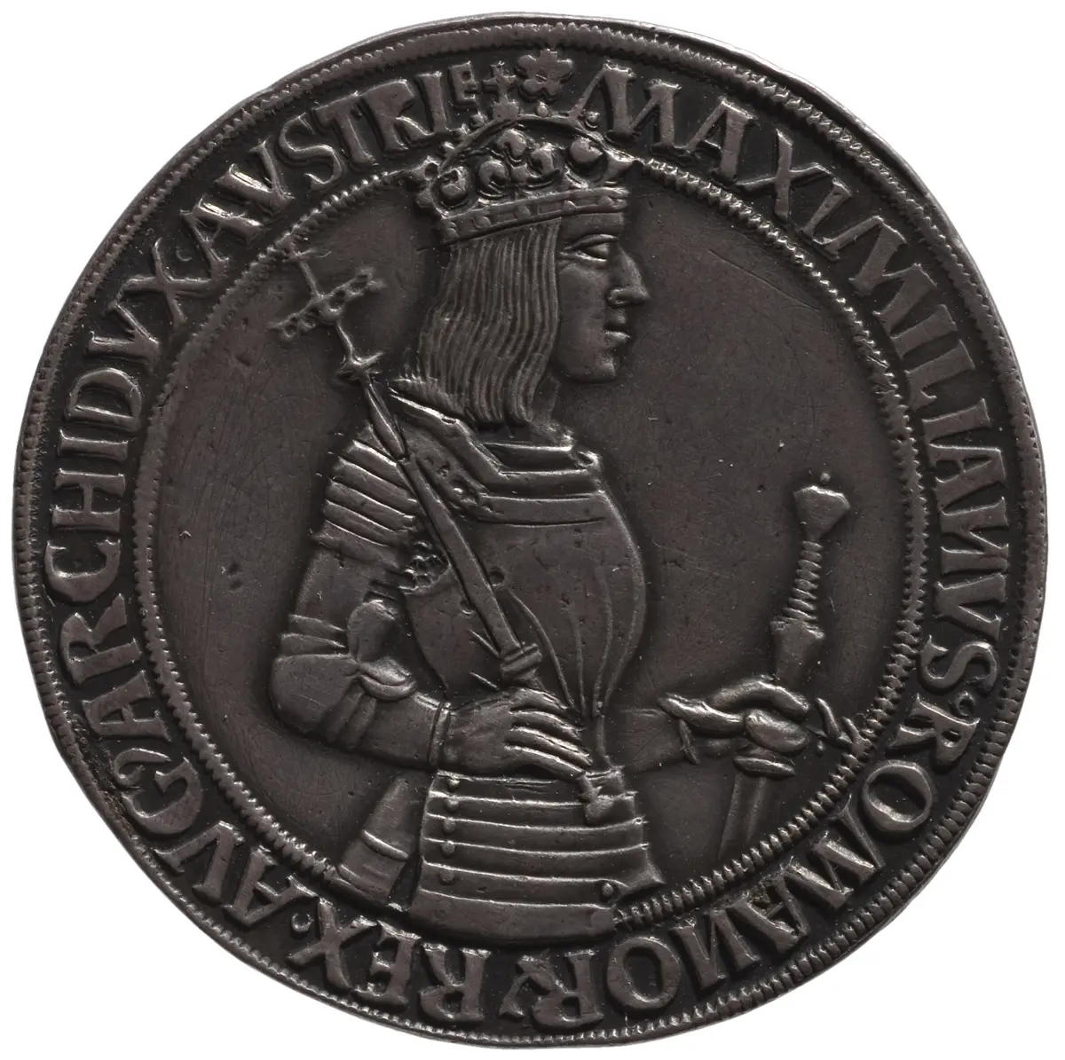 Maximilian I.; Halbguldiner, geharnischtes Hüftbild