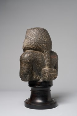 Oberteil einer Königsstatue (Sesostris II.?)
