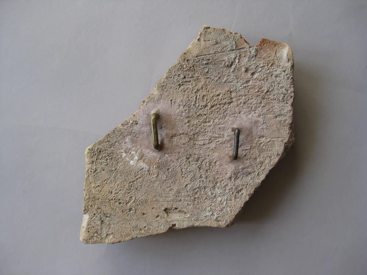 Relieffragment: Adlergreif und Amazone