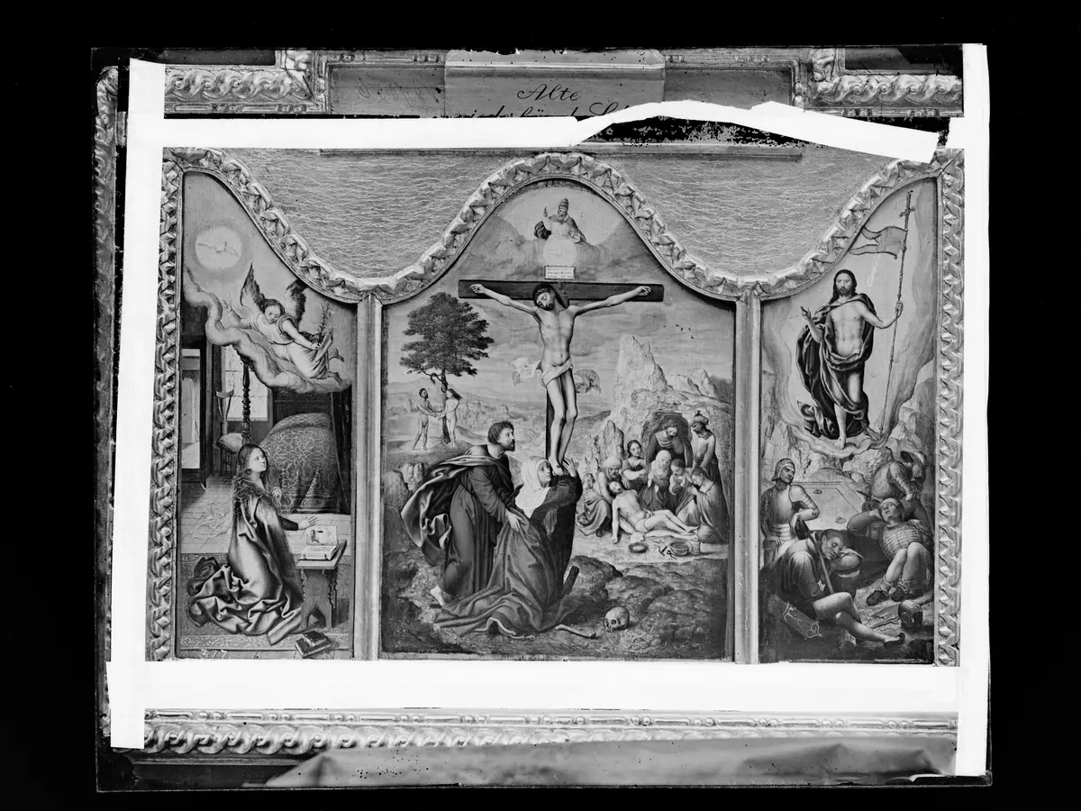 Mittelbild eines Triptychon: Christus am Kreuz