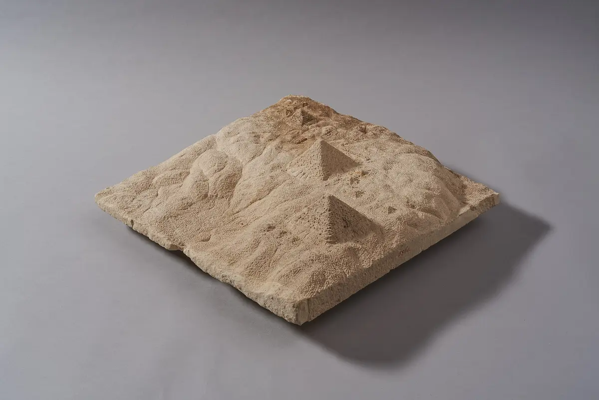 Modell des Giza-Plateaus mit Pyramiden