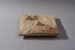 Modell des Giza-Plateaus mit Pyramiden