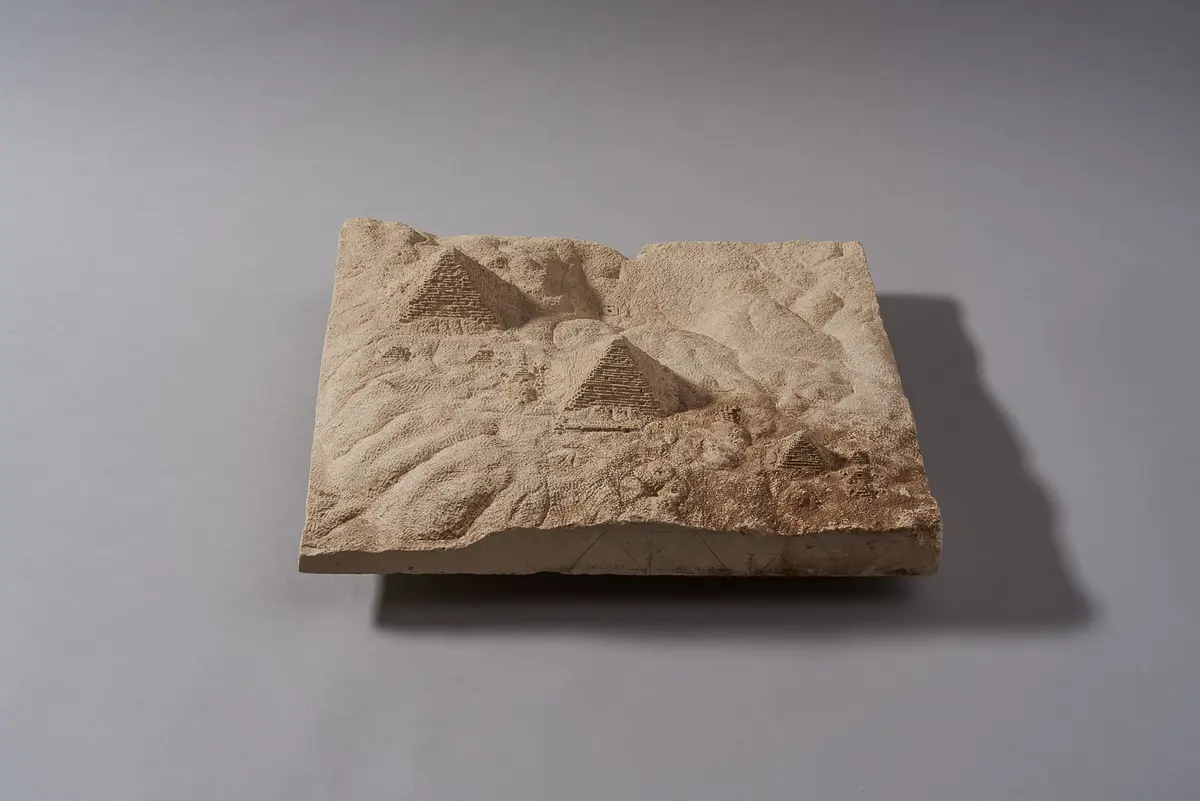 Modell des Giza-Plateaus mit Pyramiden