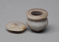 Kästchen für Schmuck und Kosmetikartikel
