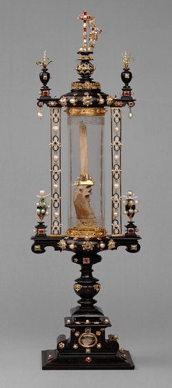 Ostensorium mit einem Dorn der Dornenkrone Christi