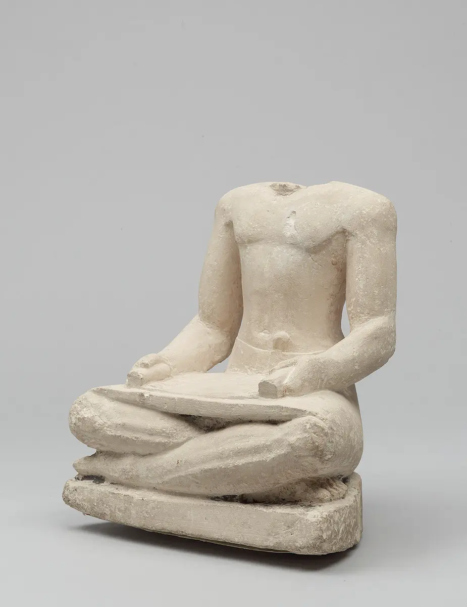 Kopflose Statue eines Lesenden