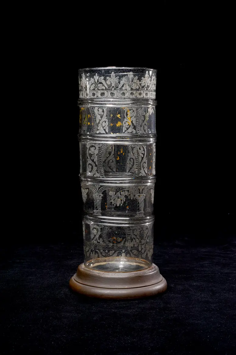 Hohes Paßglas mit Diamantgravur, genannt