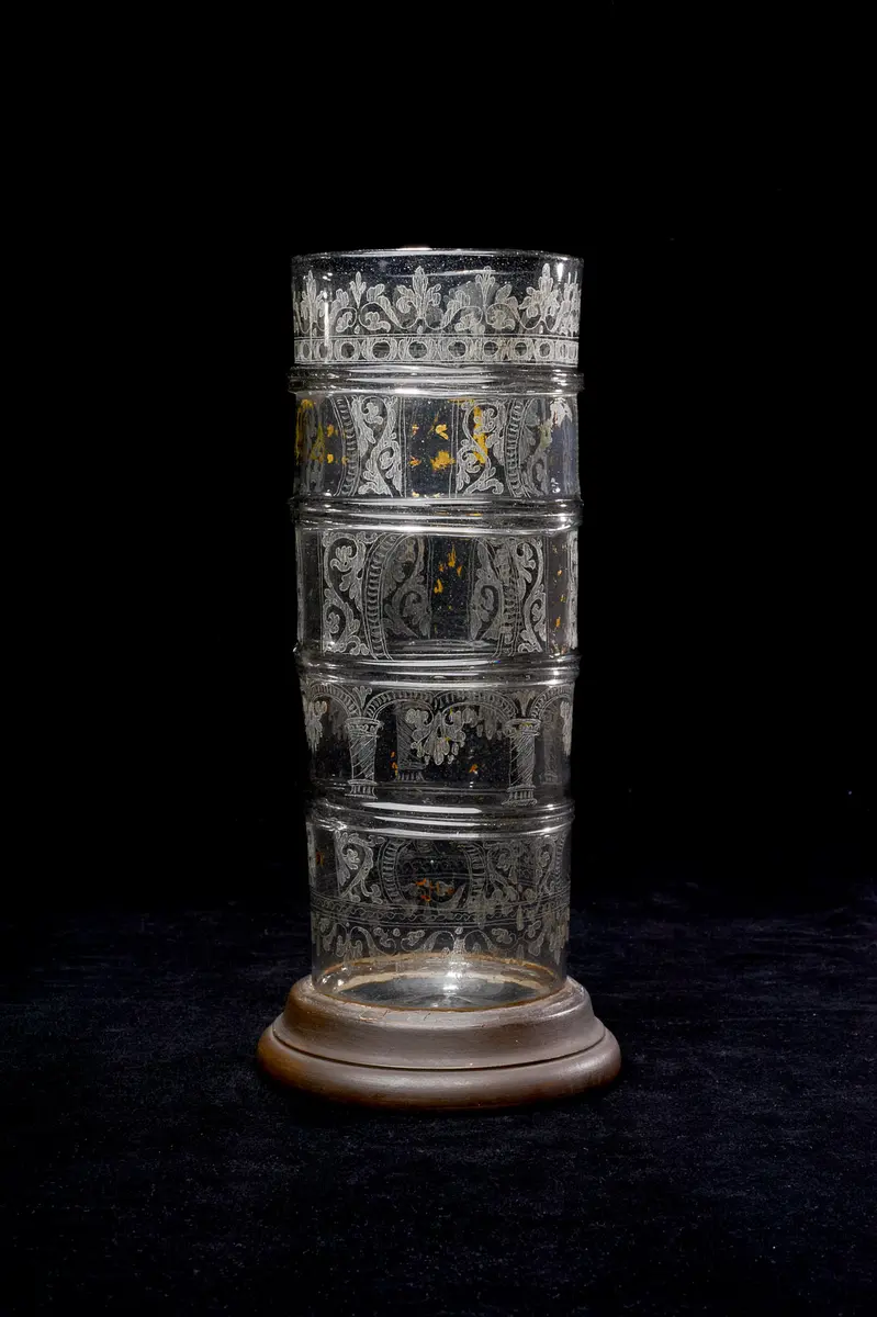 Hohes Paßglas mit Diamantgravur, genannt 