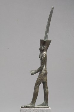Schreitender Gott Amun