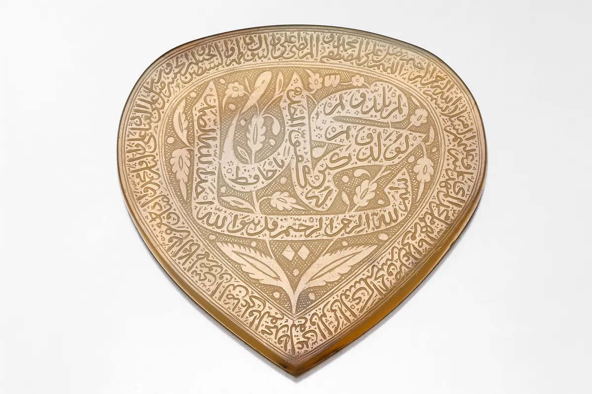 Herzförmiger Talisman mit Sure