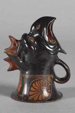 Rhyton mit Greifenkopf