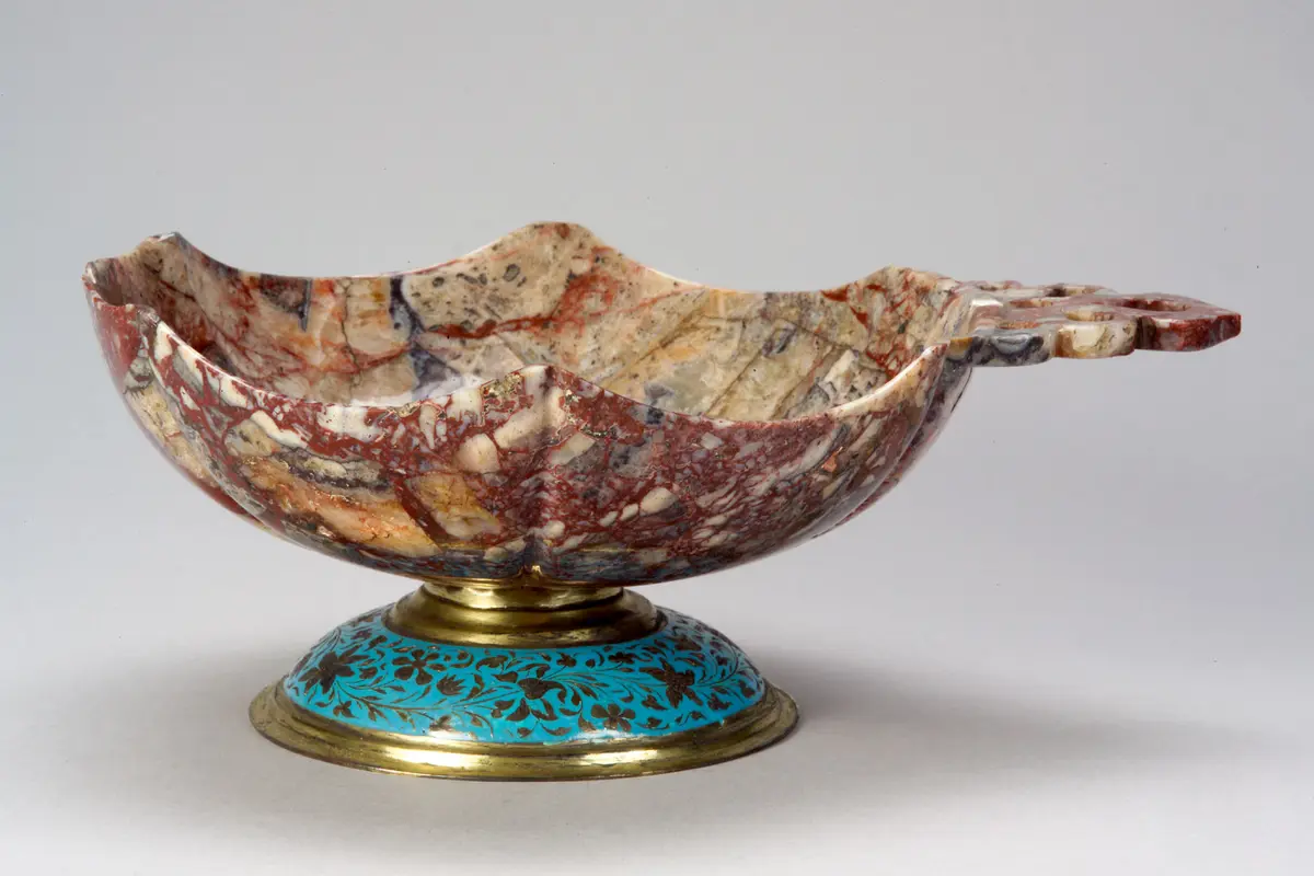 Sexfoil Bowl with Handle