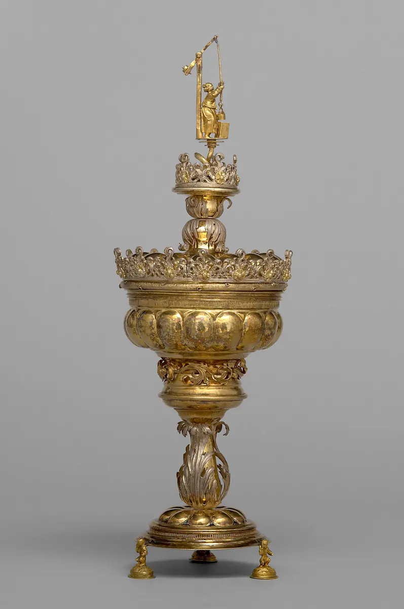 Deckelpokal mit Frau am Ziehbrunnen
