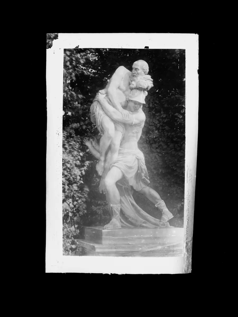 Aeneas trägt seinen Vater Anchises