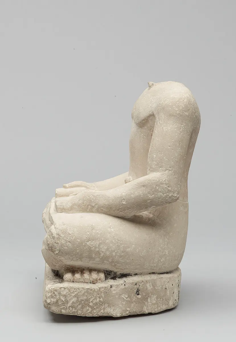 Kopflose Statue eines Lesenden
