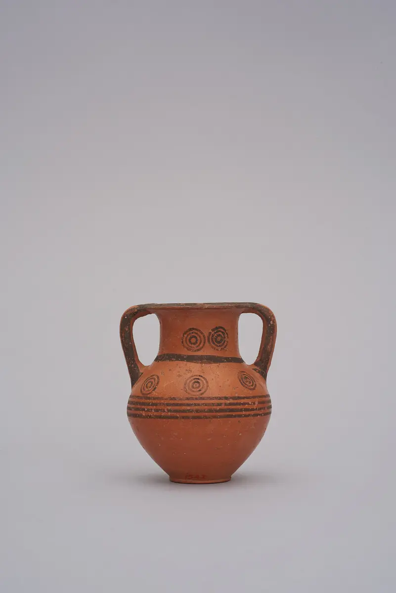 Amphoriskos der Black on red II (IV) Ware