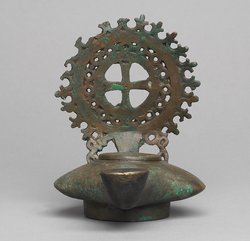 Lampe mit Scheibenkreuz