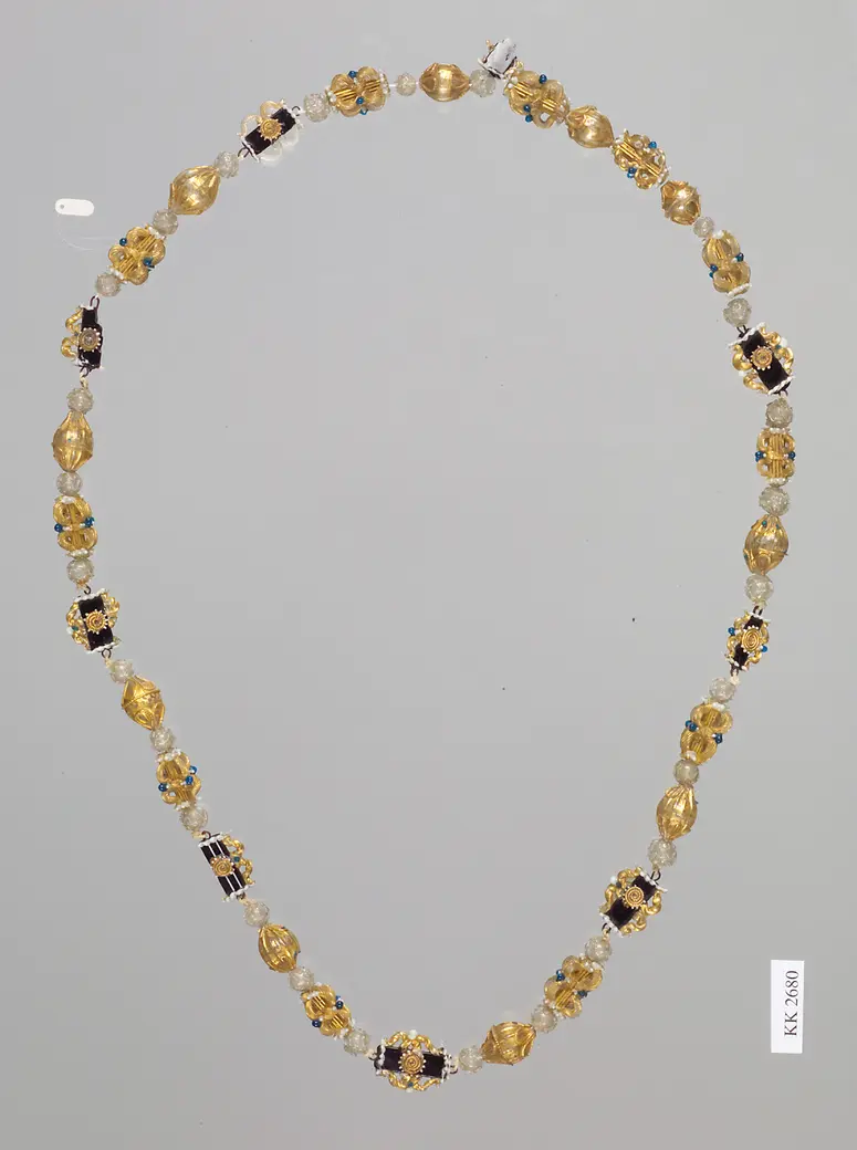 Kette aus Glaskugeln