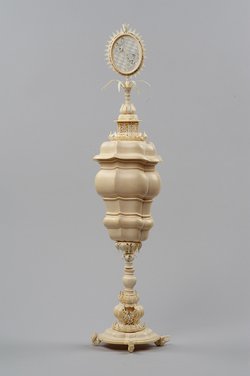 Deckelpokal mit dem bayrischen Wappen